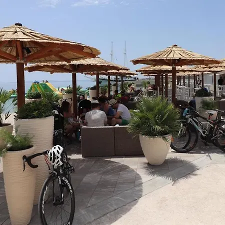 Tomi Apartamento Vir