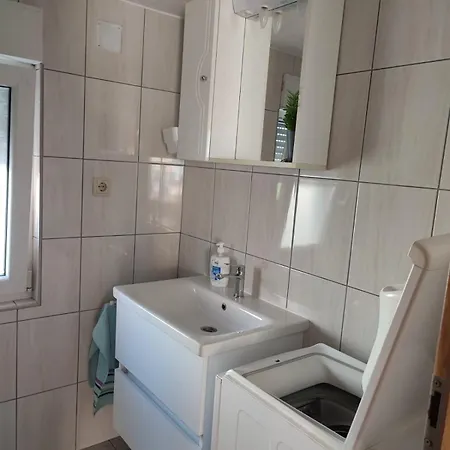 Tomi Apartamento Vir